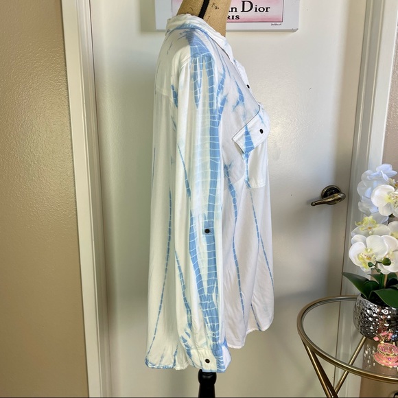 a.n.a Women's  Watercolor Blouse Plus Size 1X Top V Neck Long Sleeve Button Up - Picture 5 of 10